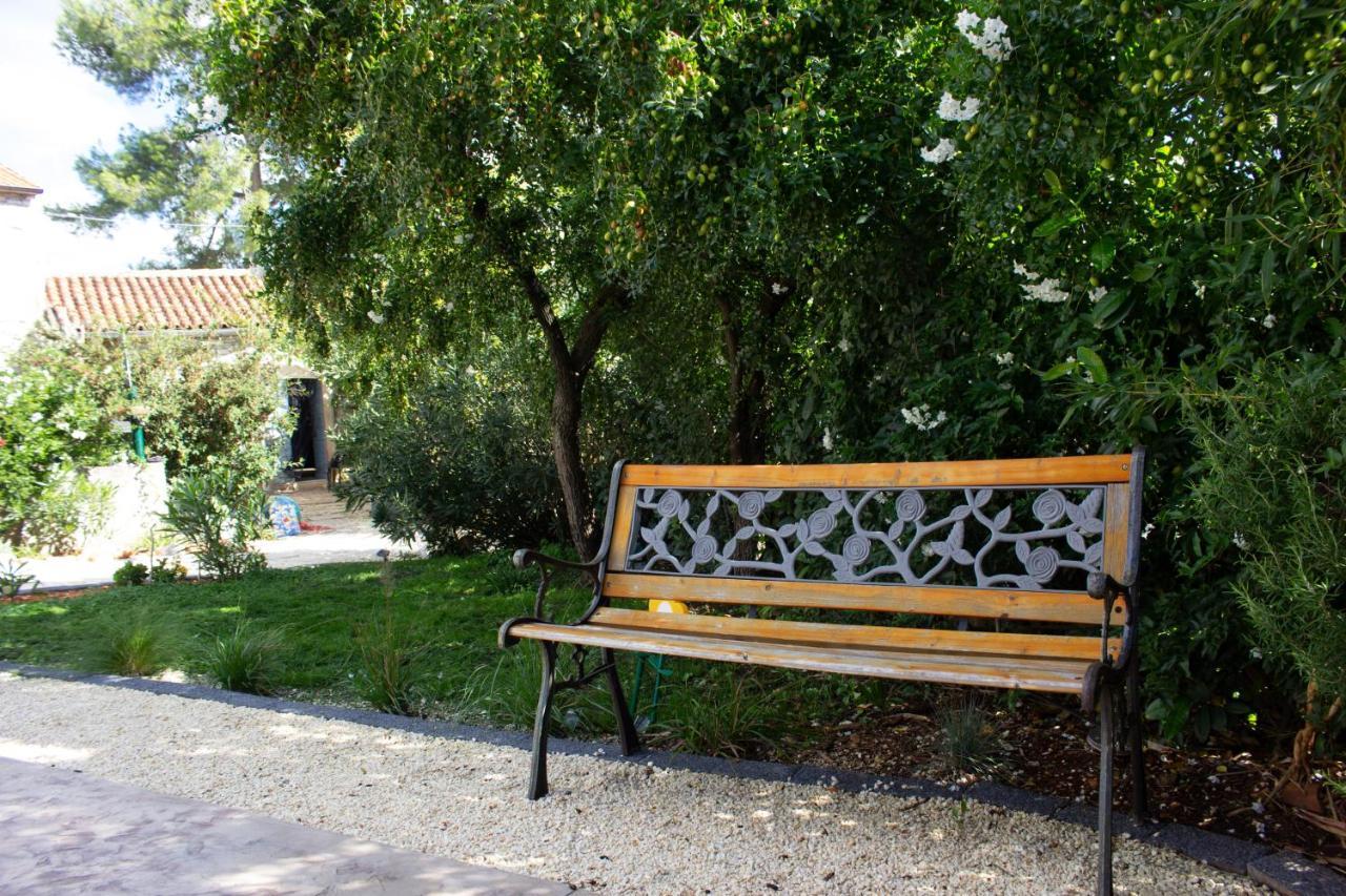 Eti And Mia Holiday Apartments Muntić Esterno foto