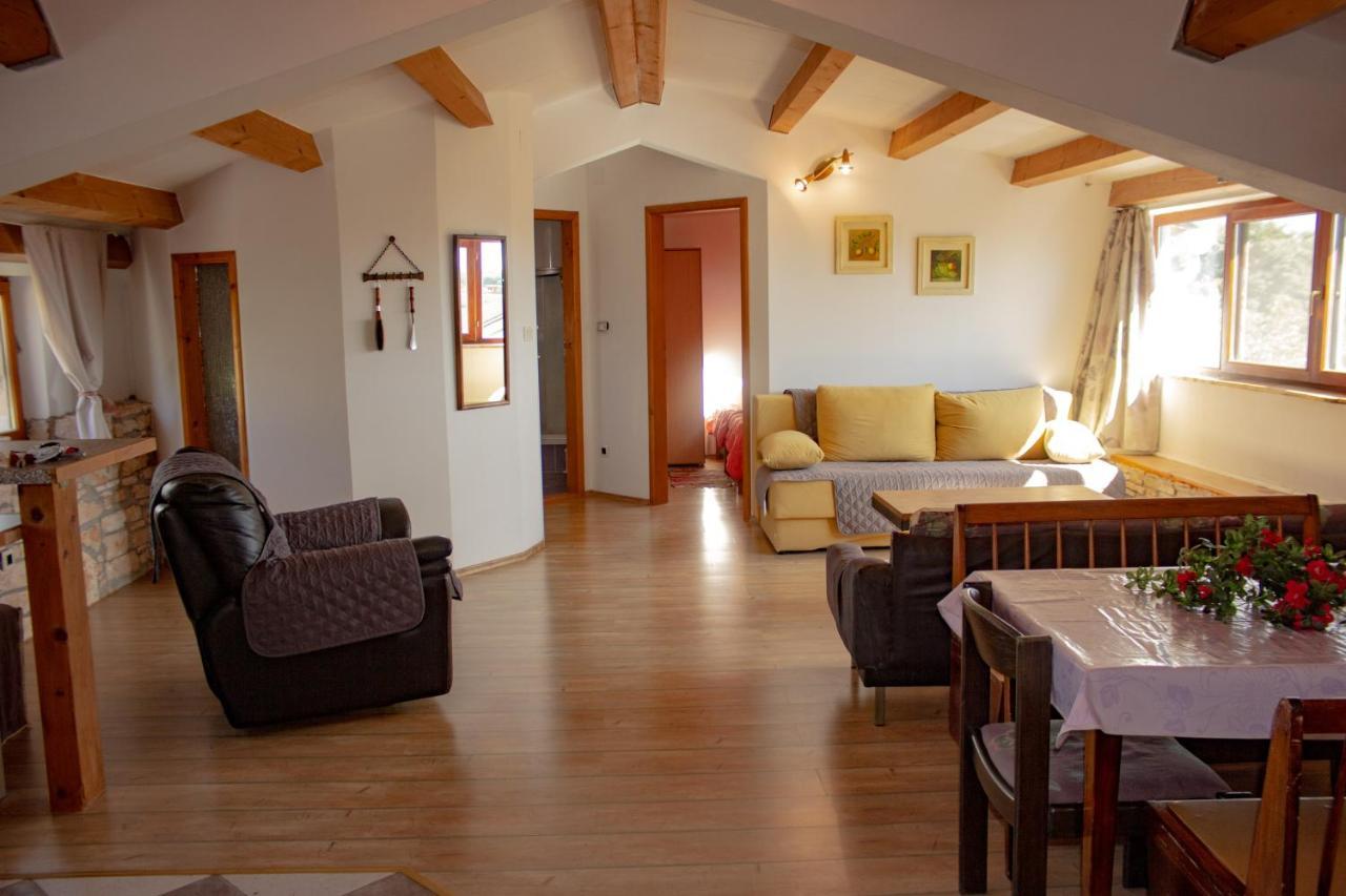 Eti And Mia Holiday Apartments Muntić Esterno foto