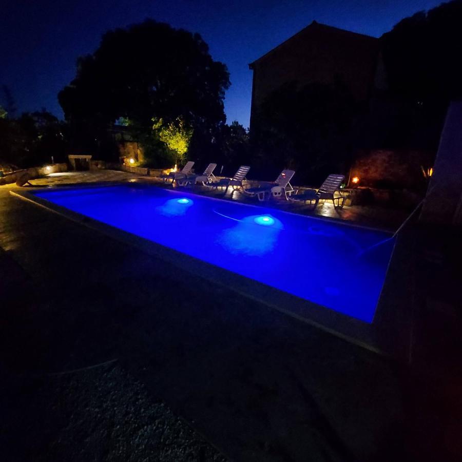 Eti And Mia Holiday Apartments Muntić Esterno foto